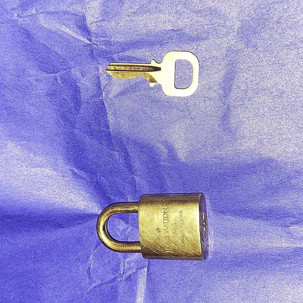 100% Louis Vuitton lock and key #340